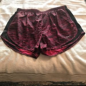 NIKE TEMPO Running Shorts (XL)
